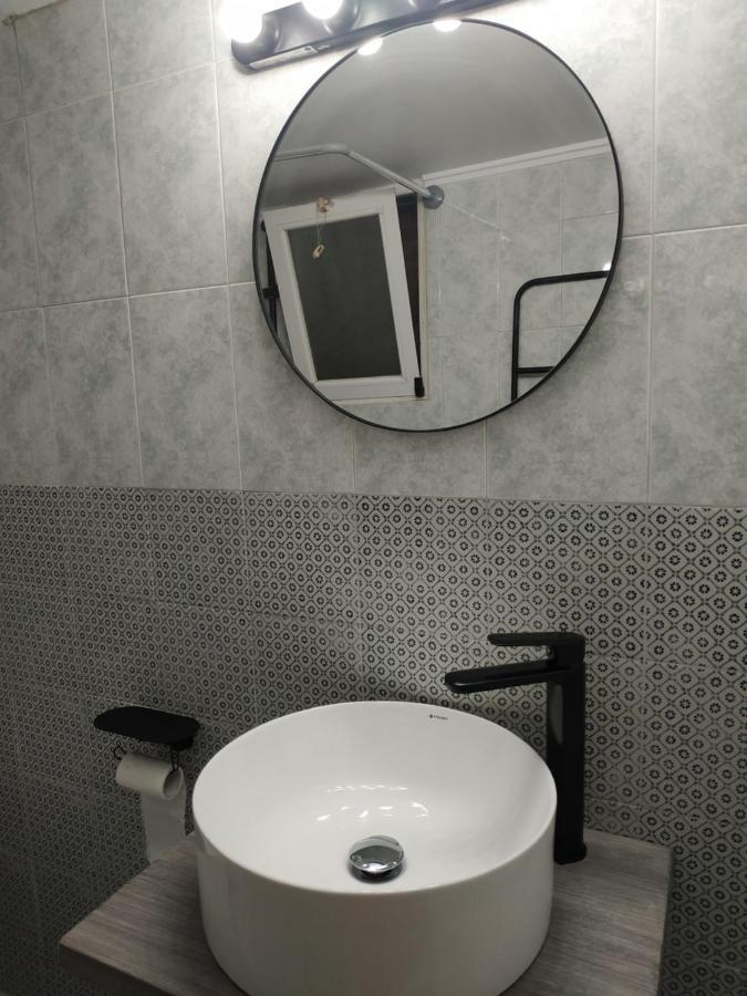 Cozy Apartment Near Metro Station Agia Marina Aten Exteriör bild