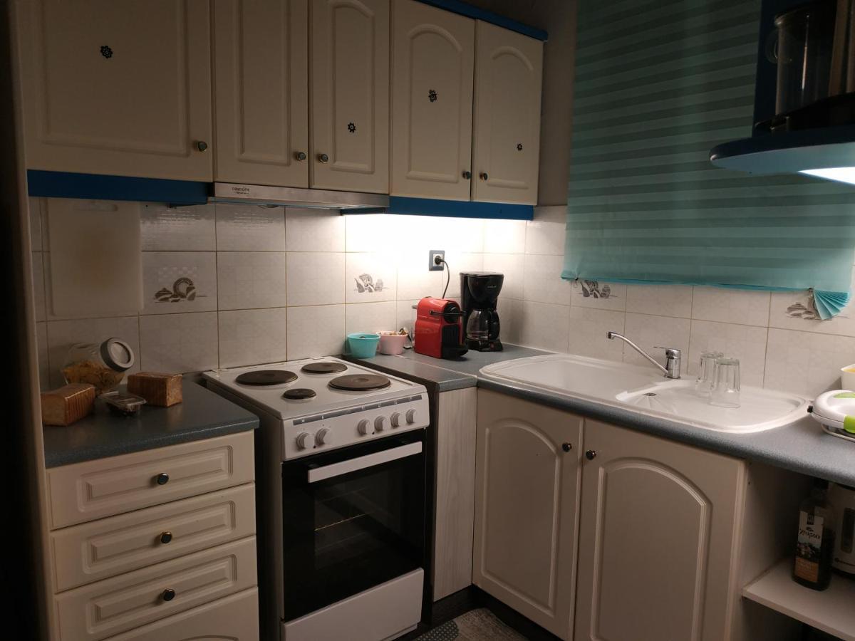 Cozy Apartment Near Metro Station Agia Marina Aten Exteriör bild