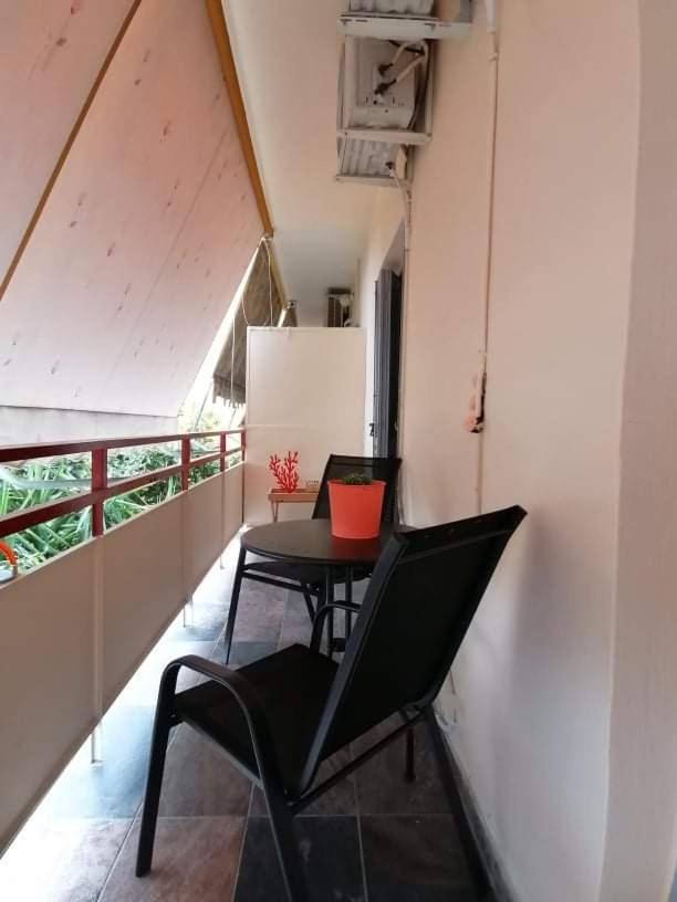 Cozy Apartment Near Metro Station Agia Marina Aten Exteriör bild