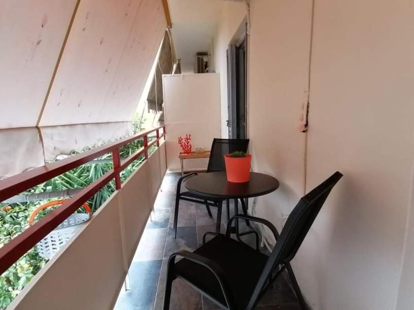 Cozy Apartment Near Metro Station Agia Marina Aten Exteriör bild