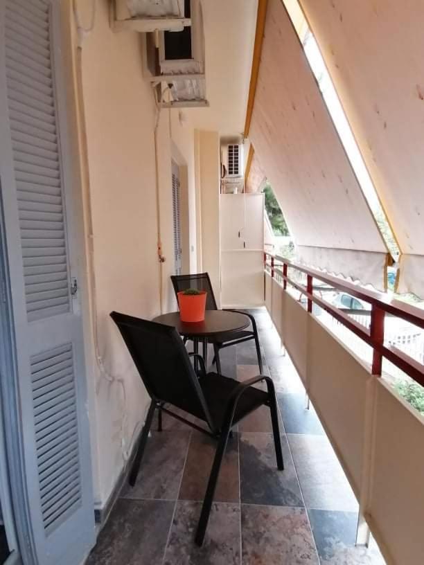 Cozy Apartment Near Metro Station Agia Marina Aten Exteriör bild