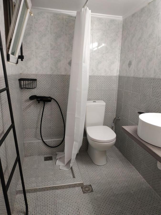 Cozy Apartment Near Metro Station Agia Marina Aten Exteriör bild